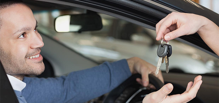 Ist es vernünftiger, ein Auto zu mieten oder es zu kaufen?